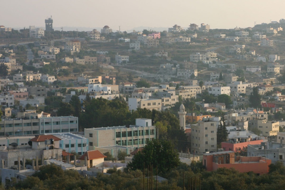 محافظ سلفيت يقرر إغلاق بديا بعد إصابة أحد أبنائها بكورونا