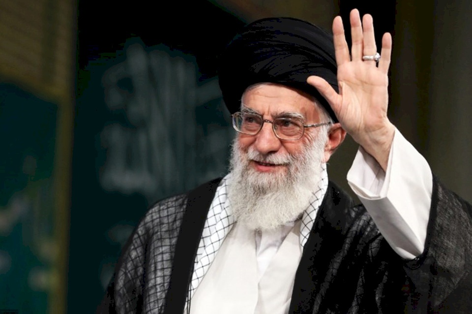 خامنئي: لا جريمة أكبر من احتلال فلسطين وهذه وصيتي