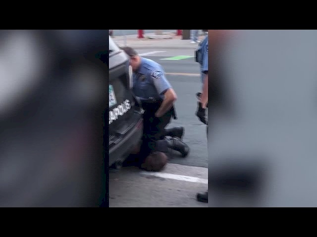 جيجي حديد تهاجم السلطات الأمريكية بعد مقتل شاب تحت ركبة شرطي