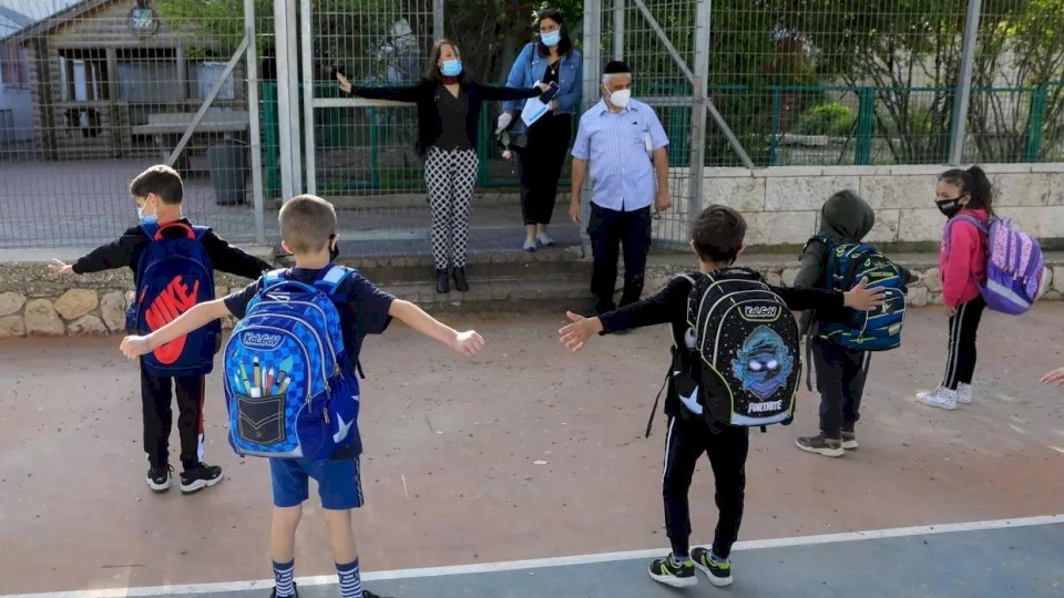 إسرائيل: استمرار فتح المدارس رغم تحذيرات الصحة