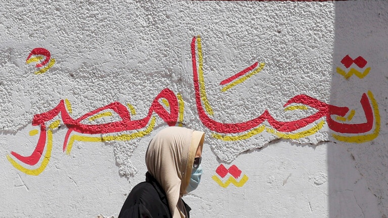 صورة- إعلامية مصرية مشهورة تعلن إصابتها بفيروس كورونا