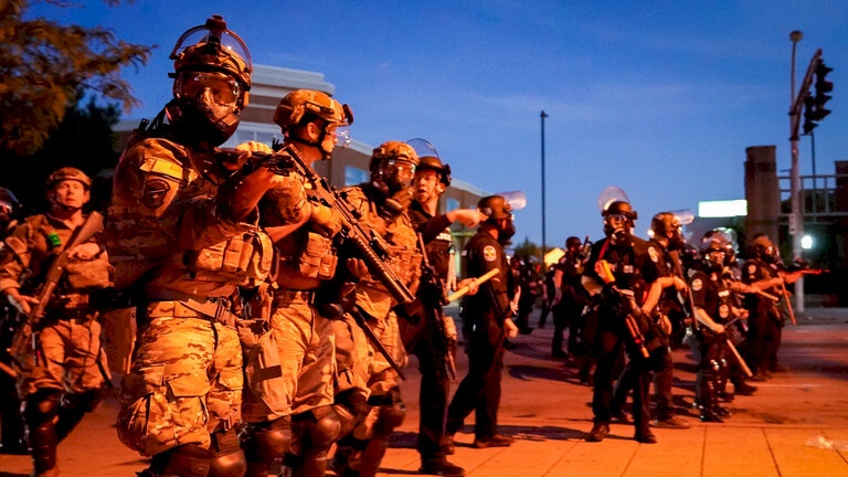 أمريكا تنشر مزيداً من القوات للتعامل مع الاحتجاجات
