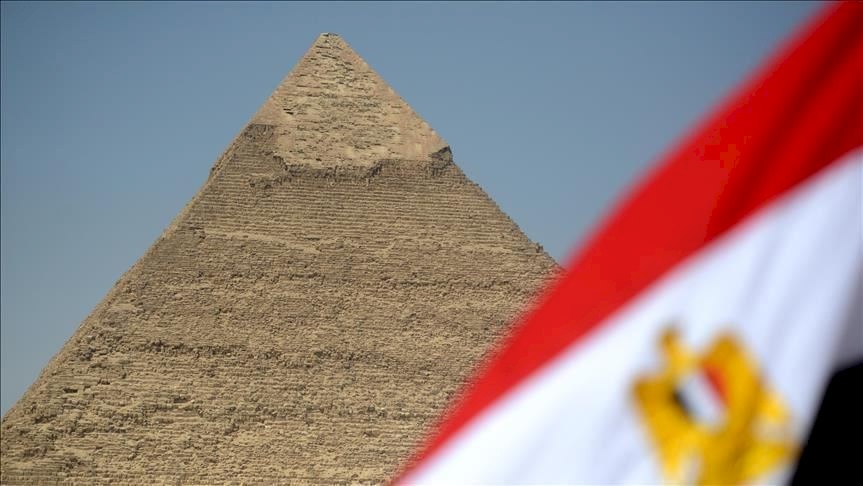 شاهد الصورة - خطأ لغوي "غريب" يطيح بمسؤول مصري!
