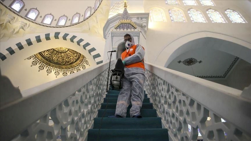 بعد شهرين من الإغلاق .. مساجد غزة تفتح أبوابها من جديد 