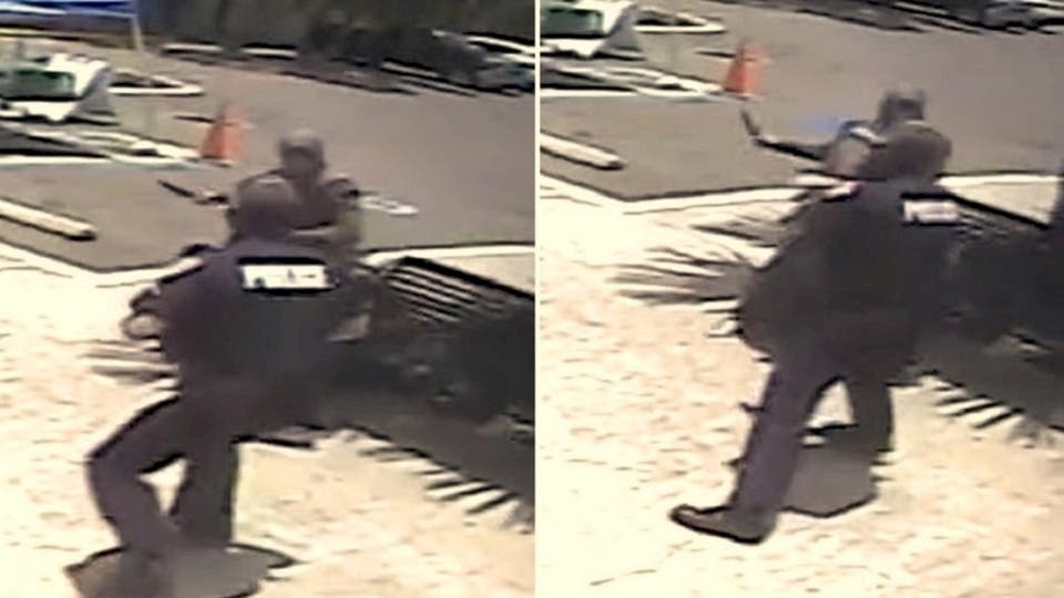 شاهد بالفيديو: ملثمة مصرية تنقضّ لقتل شرطي أميركي فيرديها بالرصاص