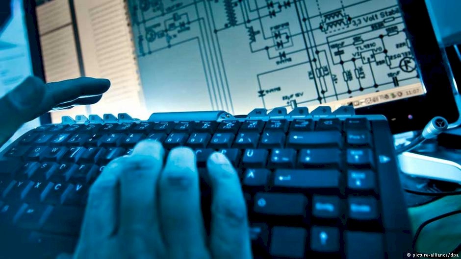 وزارة الاتصالات: فرص عمل قريباً ونحذر من التطبيع التكنولوجي