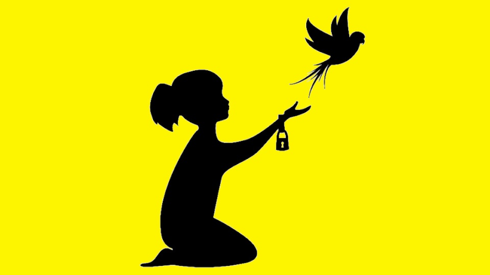 منحت الحرية للببغاوات ففقدت حياتها.. قصة الطفلة زهرة التي هزت العالم