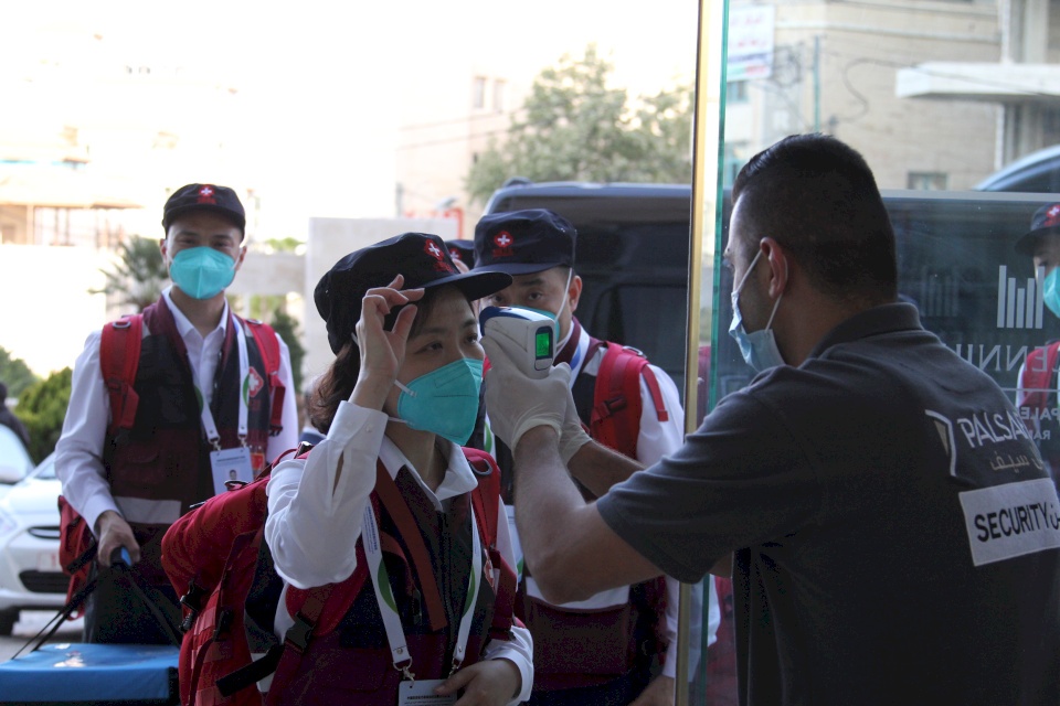 وصول خبراء صينيين بمجال الأوبئة إلى فلسطين 