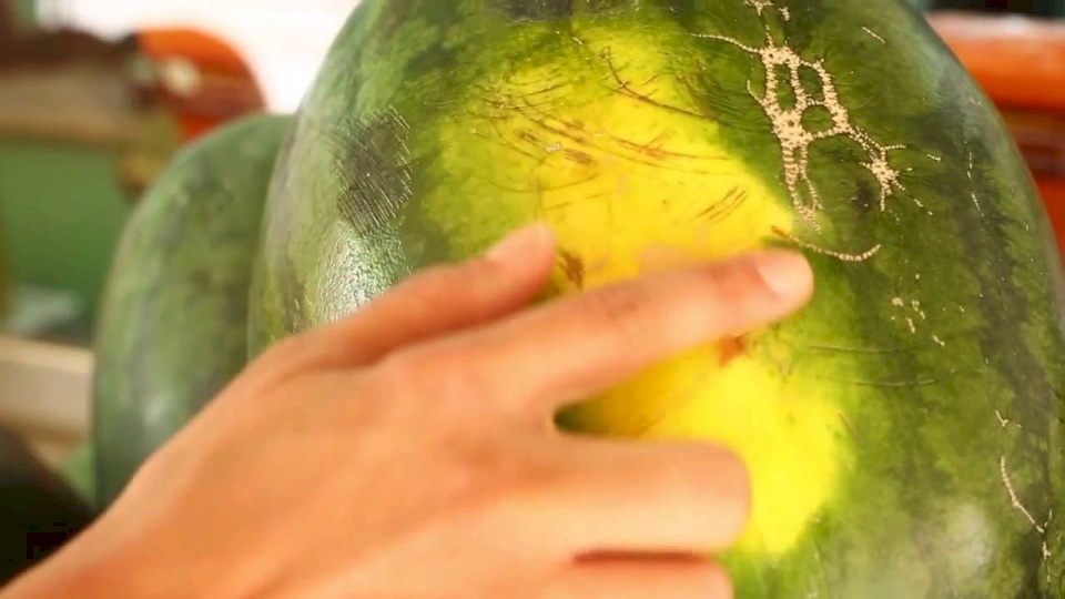 6 أسرار يقدمها الخبراء لمعرفة البطيخ الناضج