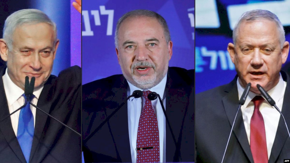 ليبرمان: نتنياهو وغانتس خضعوا لابتزاز حماس