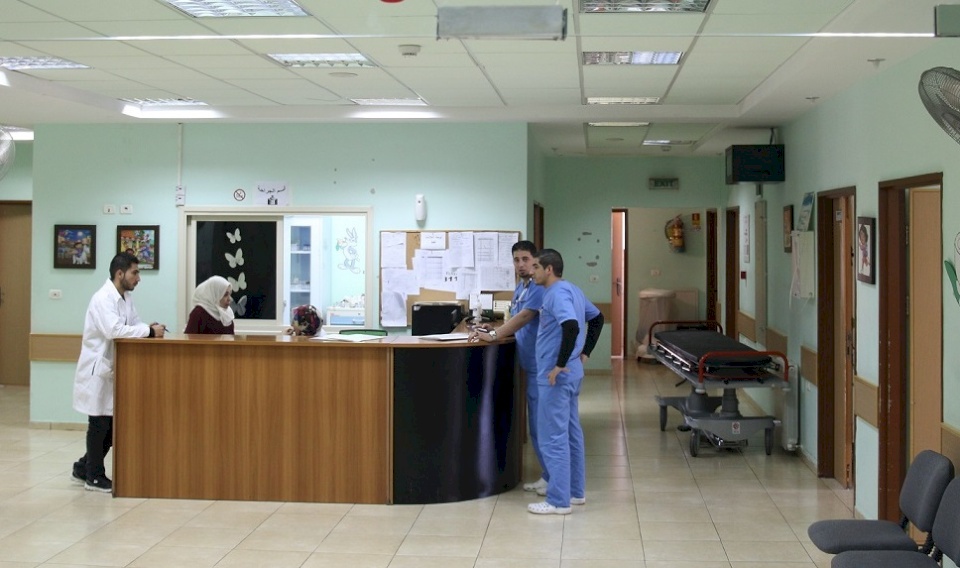 الصحة تغلق قسمين بمستشفى الخليل ومستشفى الهلال بالبيرة