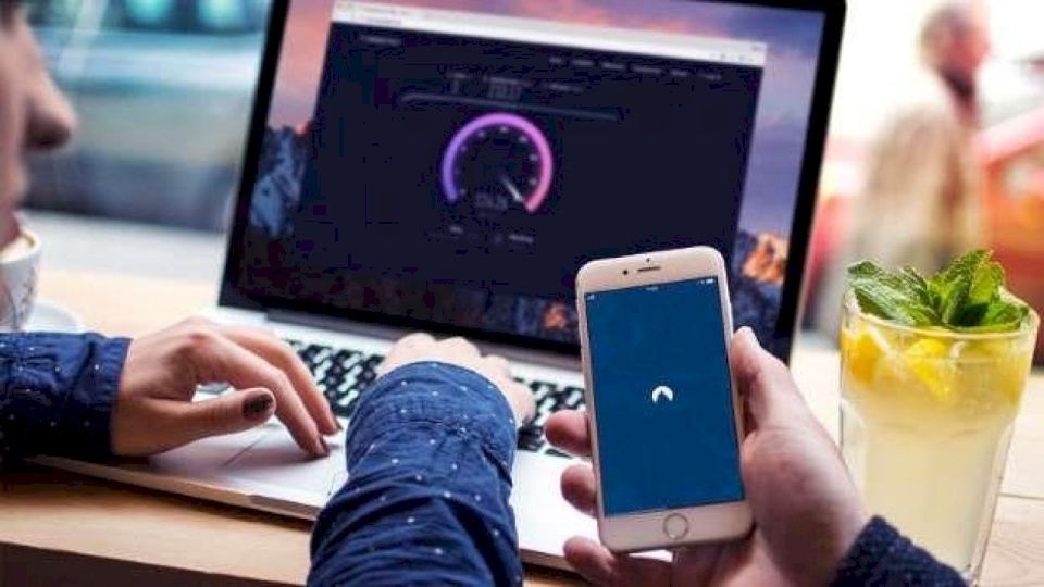 وزارة الاتصالات: لن يُفصل الانترنت عن موظفي الحكومة حتى صرف الرواتب