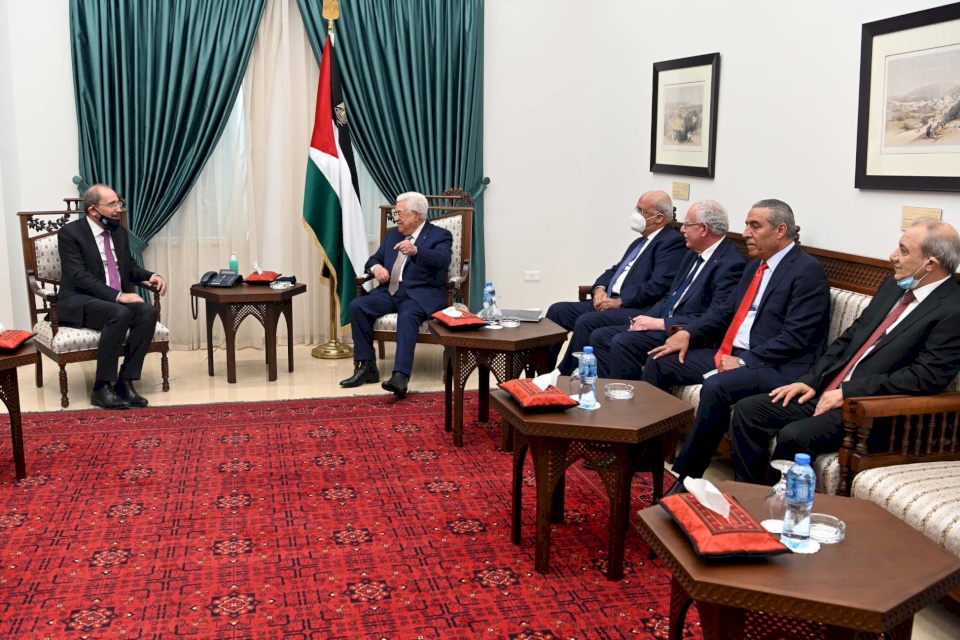 السلطة: جاهزون للجلوس على طاولة المفاوضات مع إسرائيل