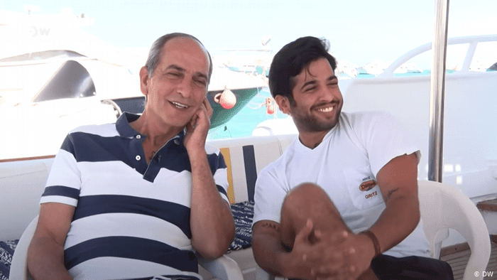 شاهد..أول ظهور لابن هشام سليم مع شقيقتيه بعد الإعلان عن تحوله الجنسي