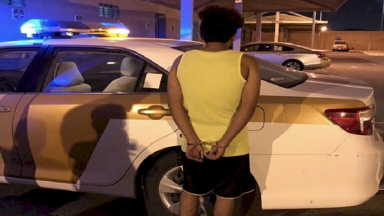 السعودية..اعتقال شاب استدرج قاصرات لتصويرهن بوضعيات خادشة للحياء