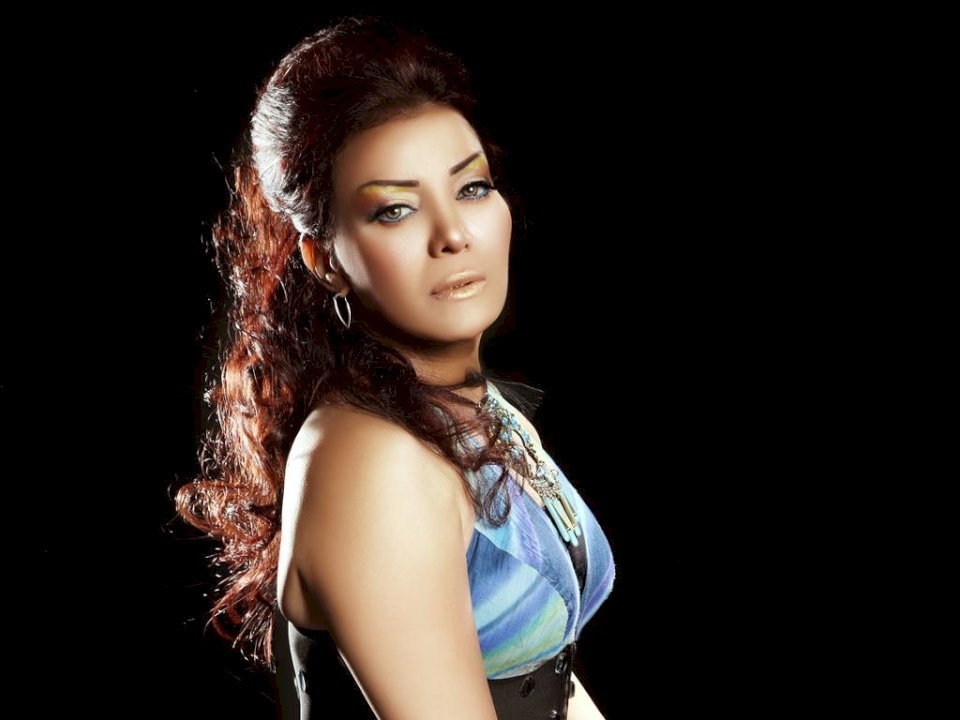 شاهد- الفنانة ليلى غفران تنشر صورتها مع ابن شقيق صدام حسين