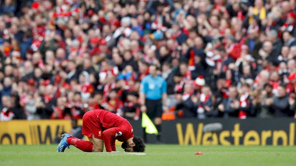 للمرة الأولى منذ 30 عاماً.. ليفربول يتوج بلقب الدوري الإنجليزي الممتاز