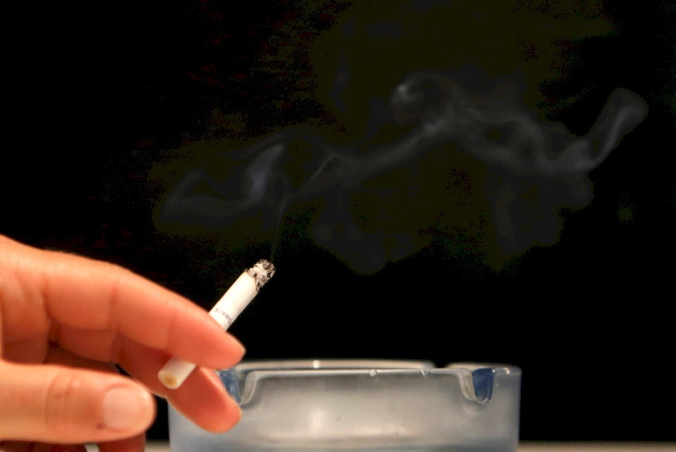 دولة عربية تتصدر المركز الأول عالميا بعدد المدخنين