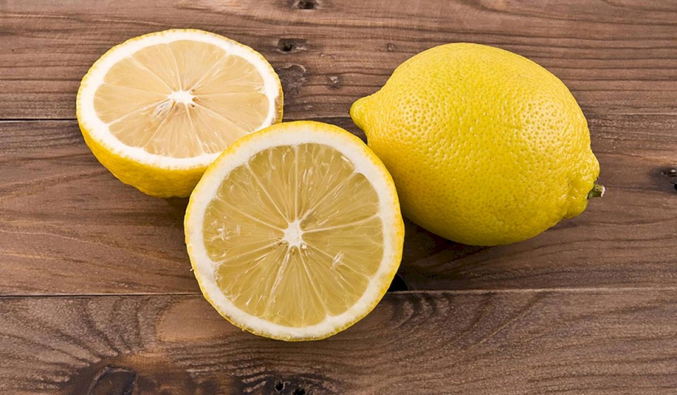 ما هي كمية الليمون التي يجب تناولها يوميا؟