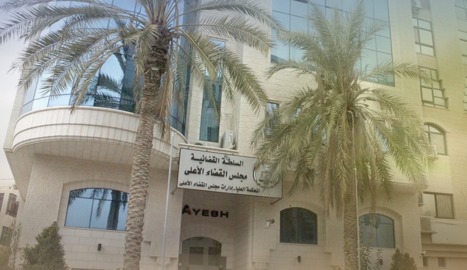 حكمان قضائيان بتهمتي الاتصال بالعدو و"اقتطاع أراضي لدولة أجنبية"