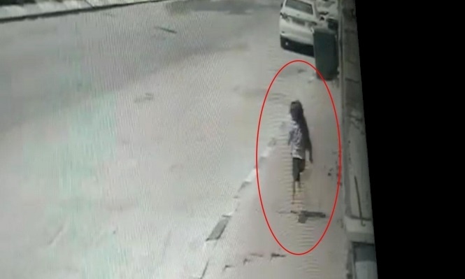 بالفيديو- في فلسطين: طفلة تجوب الشوارع وتصرخ "إمي انقتلت"