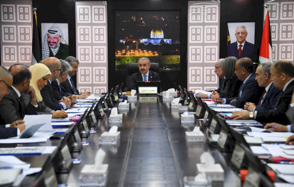 هل بدأت حكومة اشتية تعدُّ أيامها الأخيرة؟