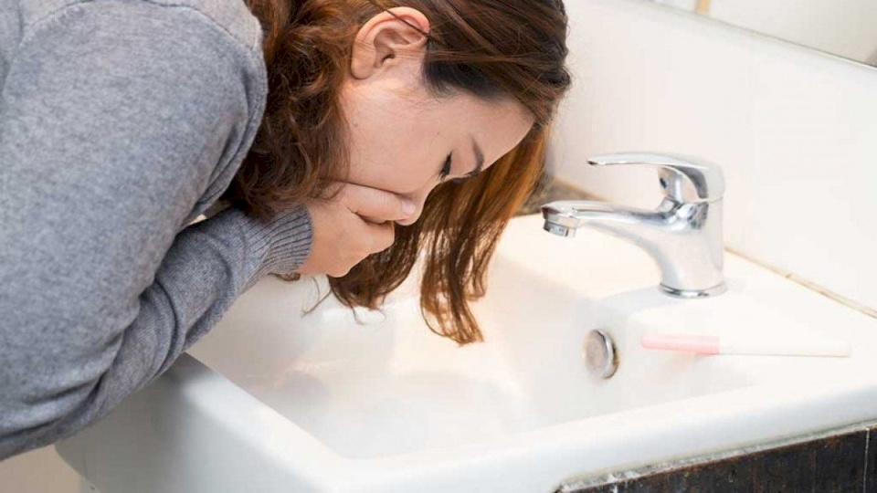 أعراض تنذر بإصابتك بحصى الكلى.. تعرف عليها