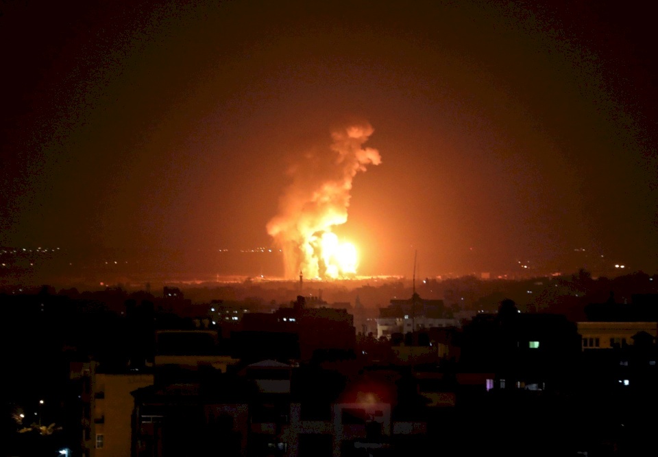 قصف إسرائيلي يستهدف مواقع في قطاع غزة