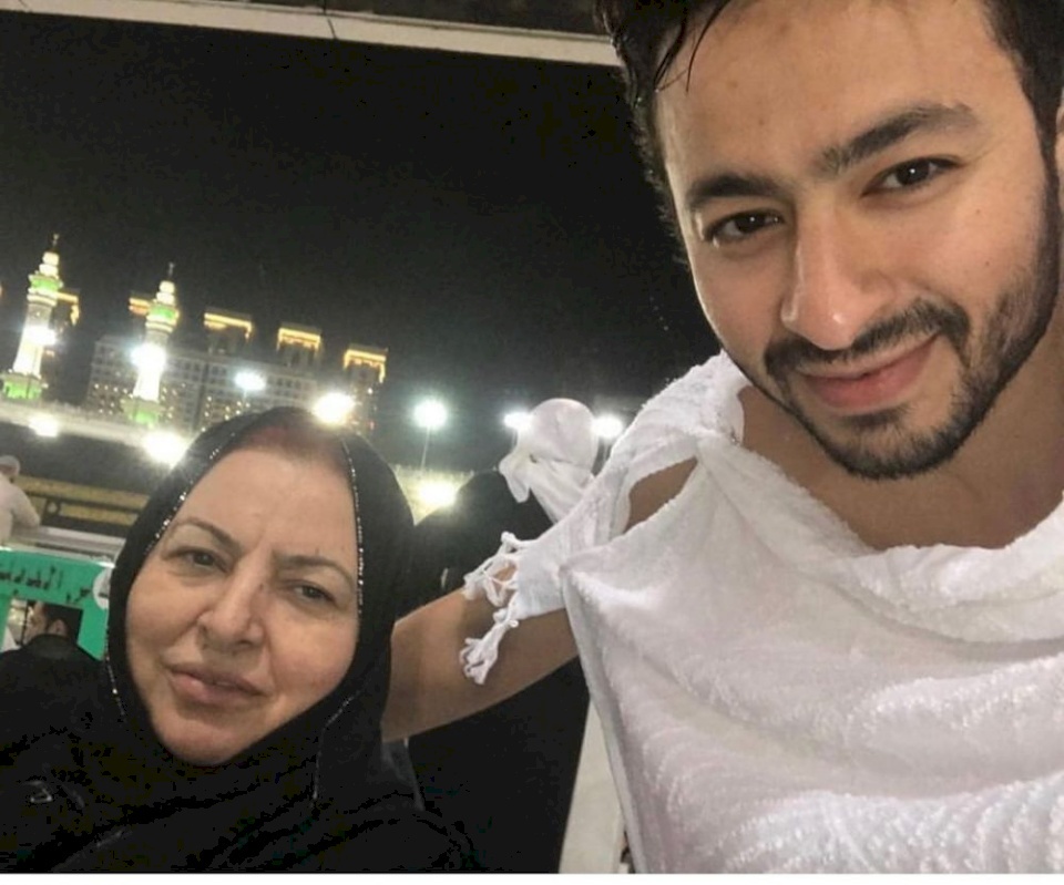 حمادة هلال ينعى والدته بكلمات مؤثرة