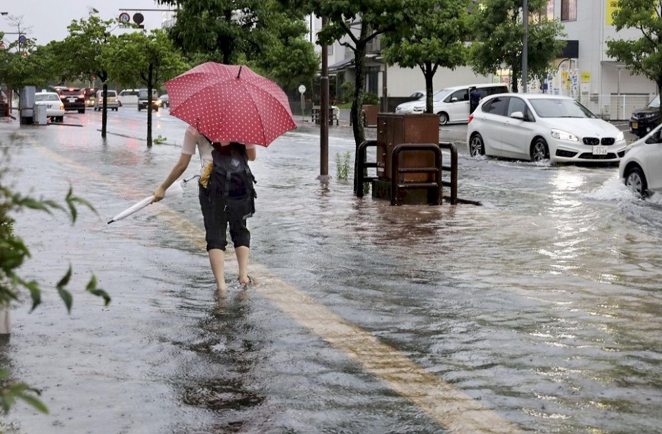 السلطات اليابانية تأمر بإجلاء 1.3 مليون شخص بعد أمطار أودت بحياة 50 شخصا