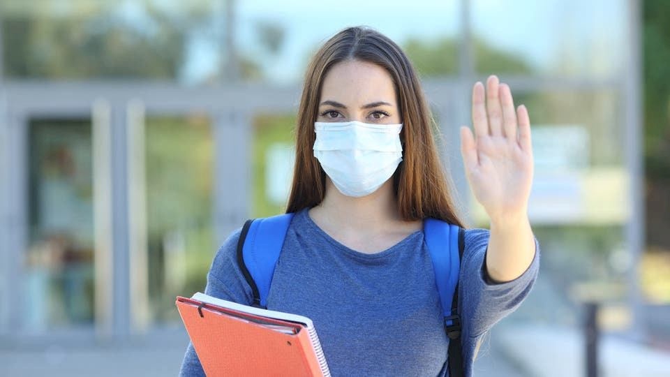 كيف تسببت امرأة بنقل (كورونا) إلى العشرات دون أن تخالط أحداً؟