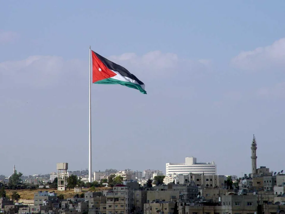 رئيس وزراء الأردن: اقتصاد المملكة تضرر جراء اضطرابات دول الجوار