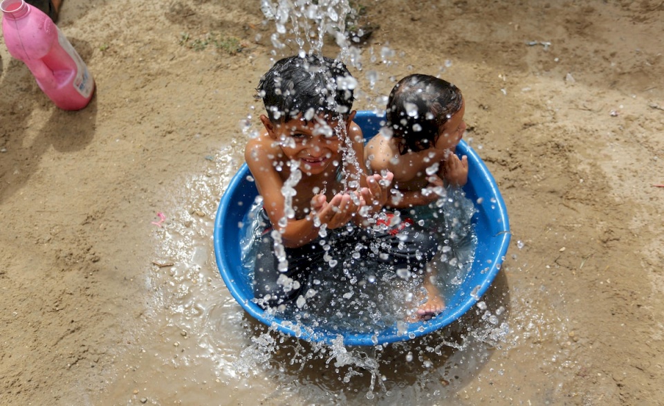 الطقس: أجواء معتدلة في الجبال وحارة في باقي المناطق