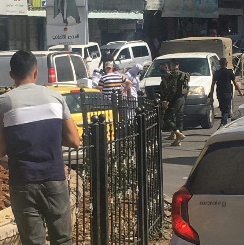 خاص| سائق مصاب بكورونا يكسر الحجر وينقل الركاب بالخليل