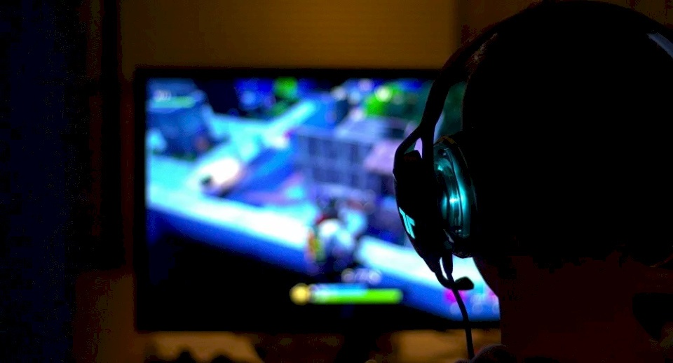 ألعاب الفيديو تصيب صبيا بشلل في ذراعه