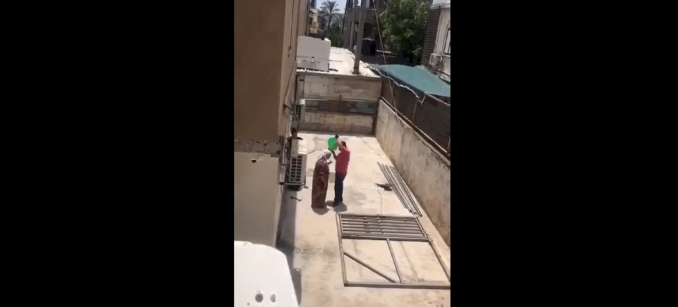 فيديو: شاب فلسطيني عاق يضرب و يطرد امه بمساعدة زوجته!
