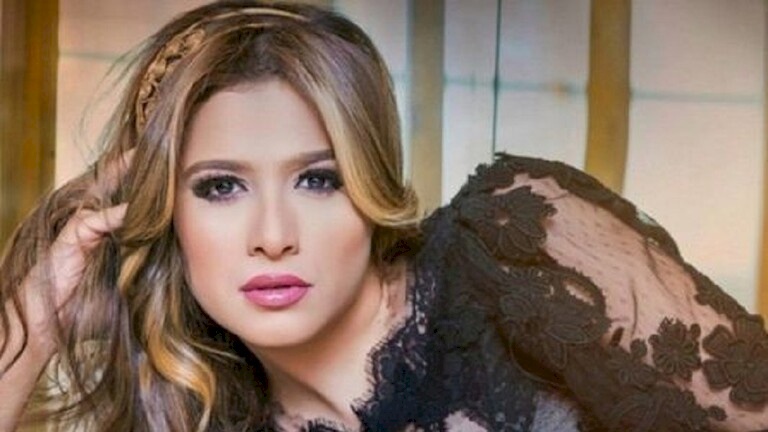 ياسمين عبد العزيز تتصدر الترند بفيديو مع زوجها على الشاطئ