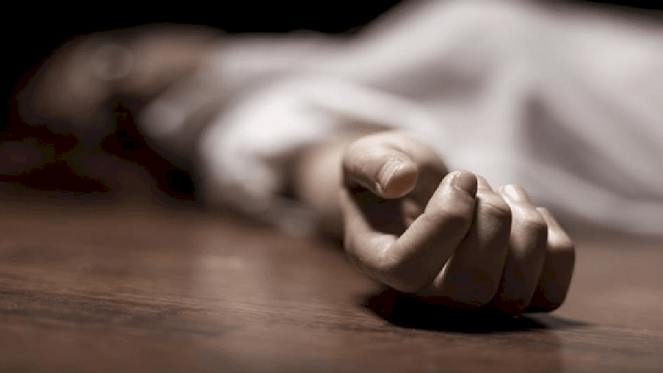 جريمة يندى لها الجبين.. شاب يذبح والدته ويحرق جثتها بالبنزين