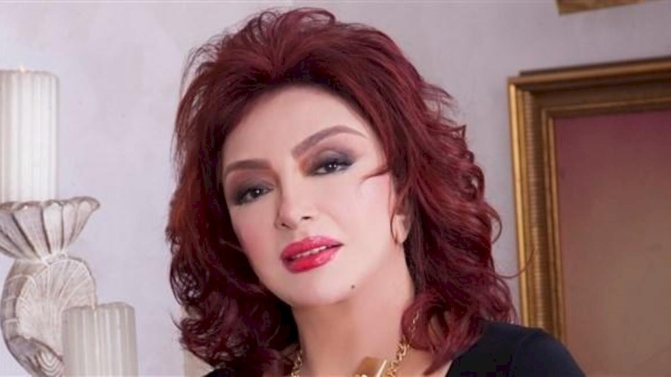 فيديو: نبيلة عبيد تكشف حقيقة خطوبتها