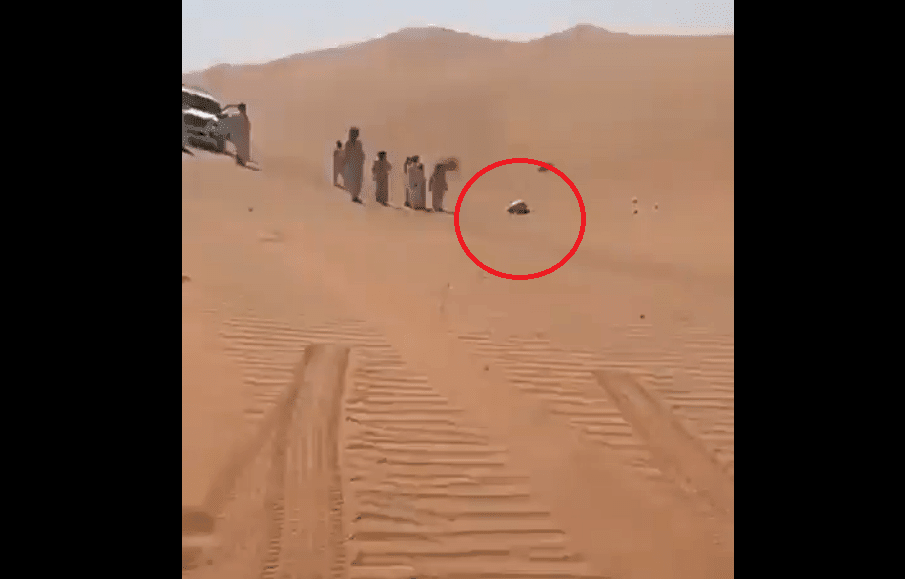 فيديو- العثور على مفقود سعودي متوفى ساجدا في الصحراء