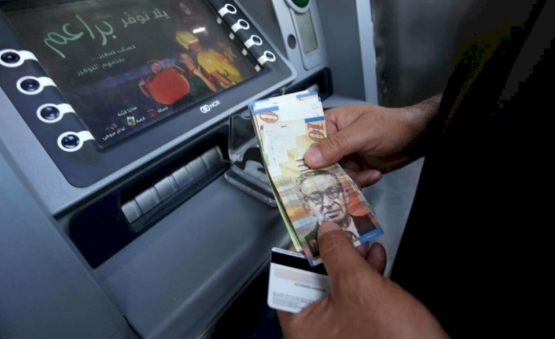 المالية ترد على أنباء تحديد نسبة صرف الرواتب