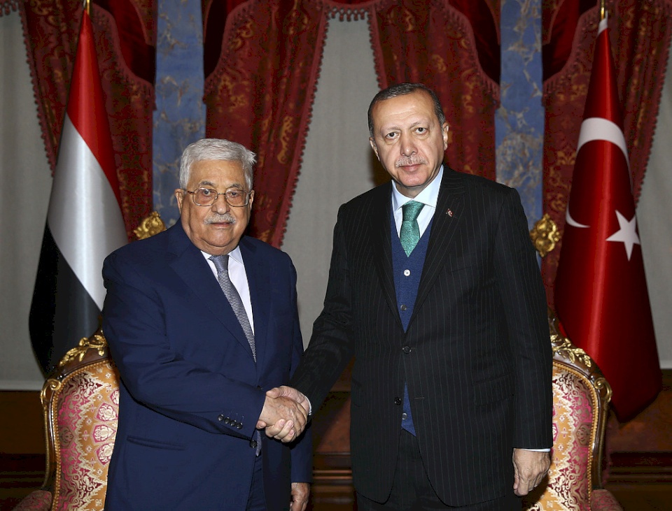 الرئيس عباس يُهنئ أردوغان على تحويل آيا صوفيا لمسجد