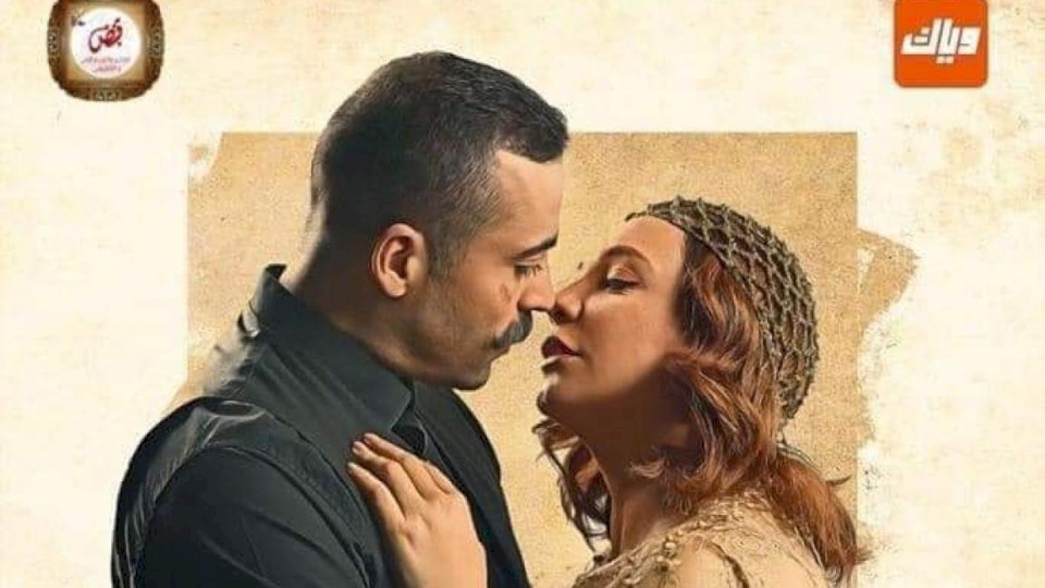 سلاف فواخرجي ترد على منتقدي قُبلة "شارع شيكاغو"