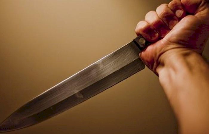 جريمة قتل بشعة..طفل يقتل والدته بثلاثين طعنة في عمان