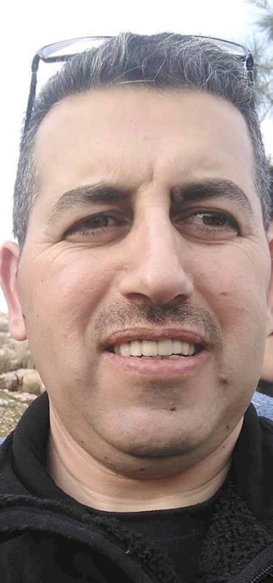 نابلس: لؤي دويكات وجد حقيبة فيها ملايين الشواكل وسلمها للشرطة