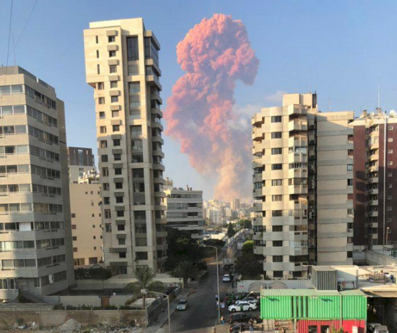 انفجار هائل يهز العاصمة اللبنانية بيروت