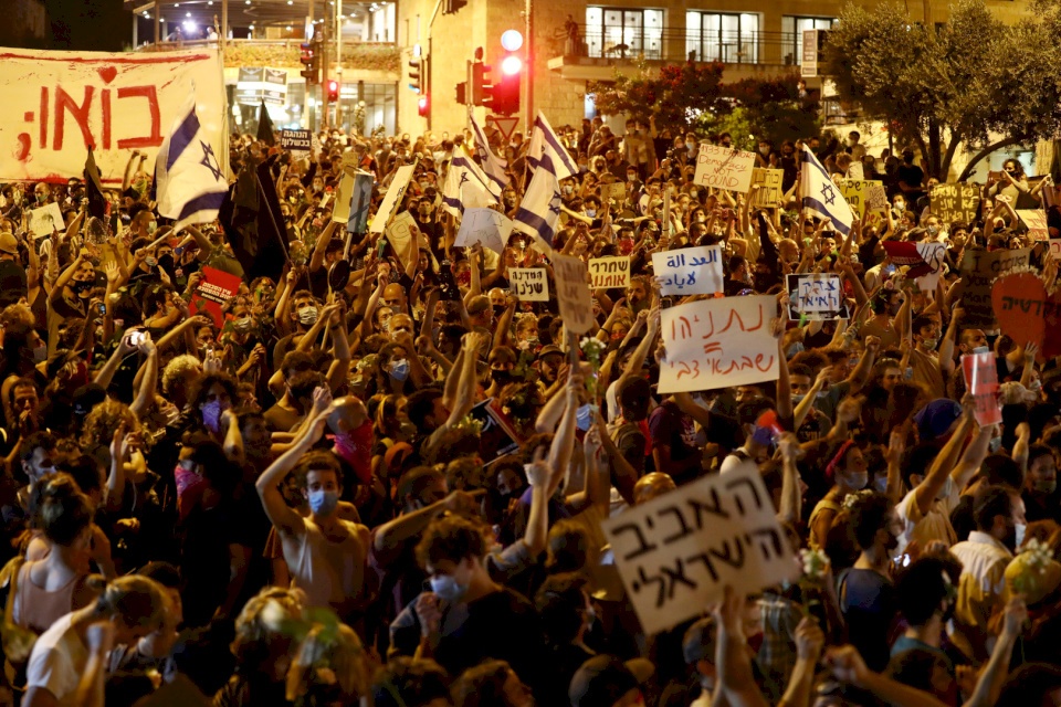 إسرائيل.. المئات يتظاهرون ضد نتنياهو