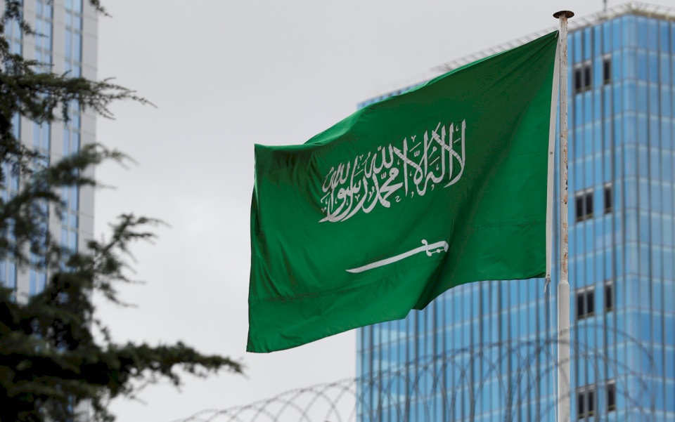 مجلة: السعودية طلبت من أمريكا التدخل في قطر