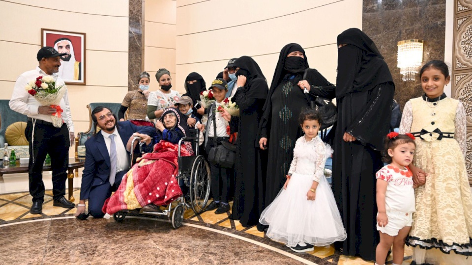 فيديو: الإمارات تجمع شمل عائلة يمنية يهودية بعد فراق 15 عاما 