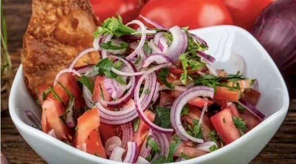 أسباب تدفعك لوضع البصل النيء في غذائك